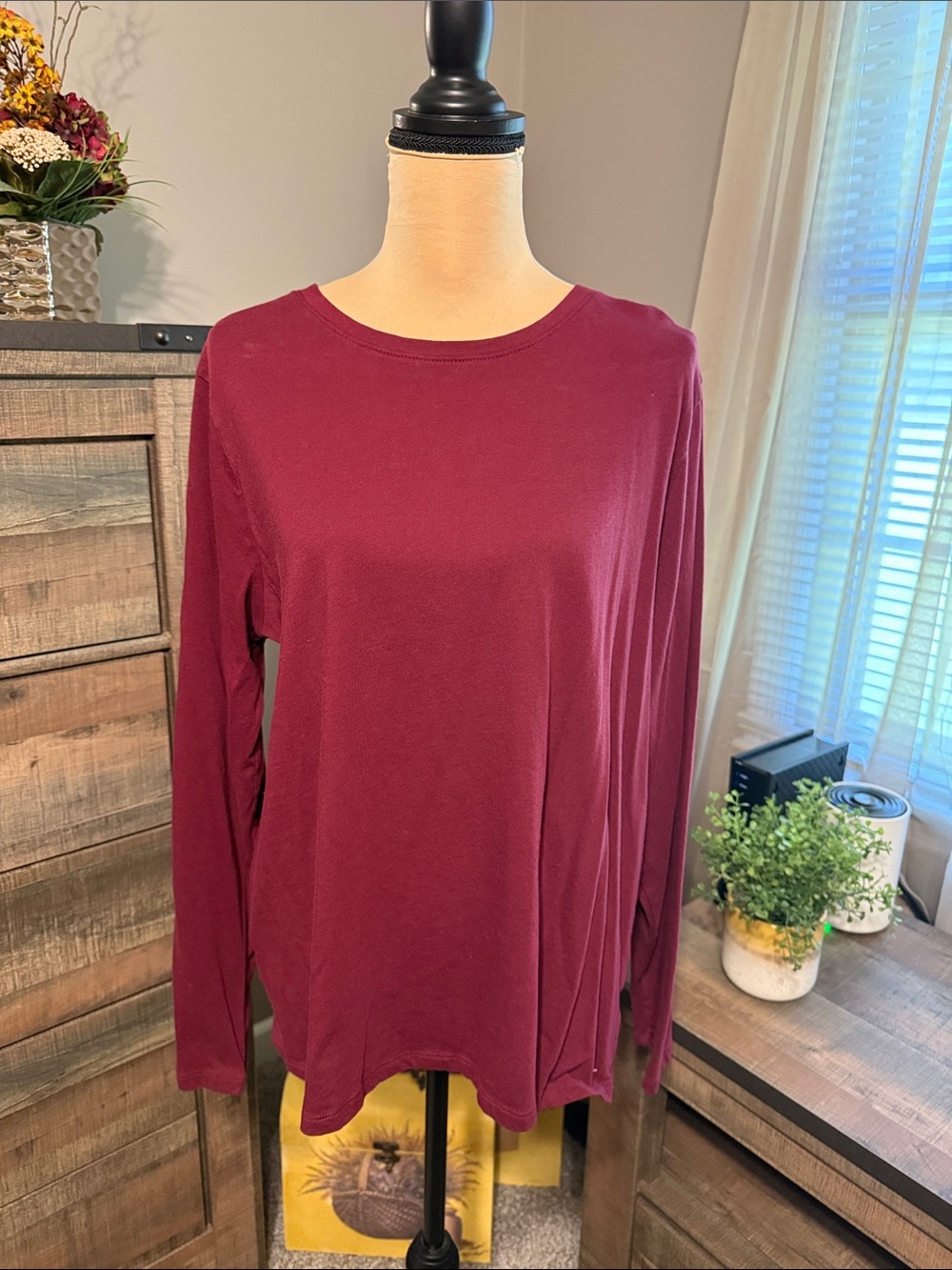 Time and Tru Long-Sleeve Crewneck Top in Burgundy